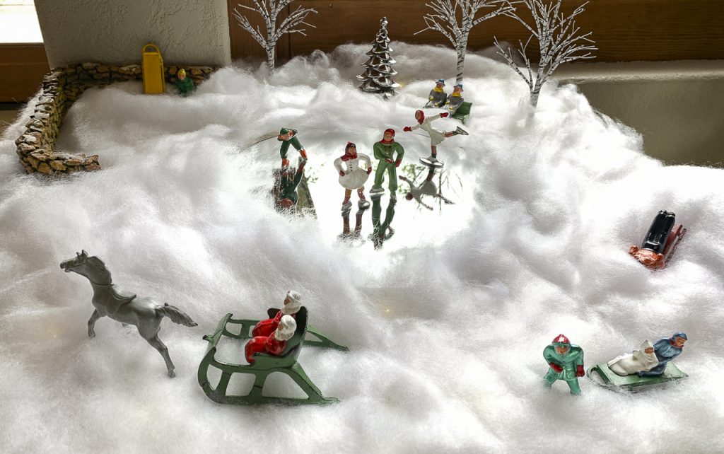Long-Term Donor Sustains Memory of Friend Who Died of AIDS 1 Joyce Crain continues to honor the memory of Marty Bernstein every holiday season by putting together same-sex couples in this Christmas display called Foolerville.